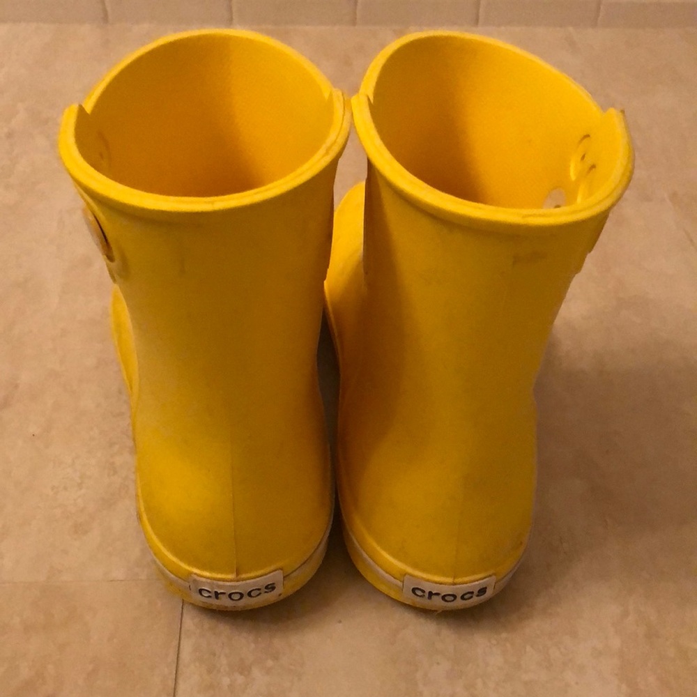 Crocs size 9 rain boots